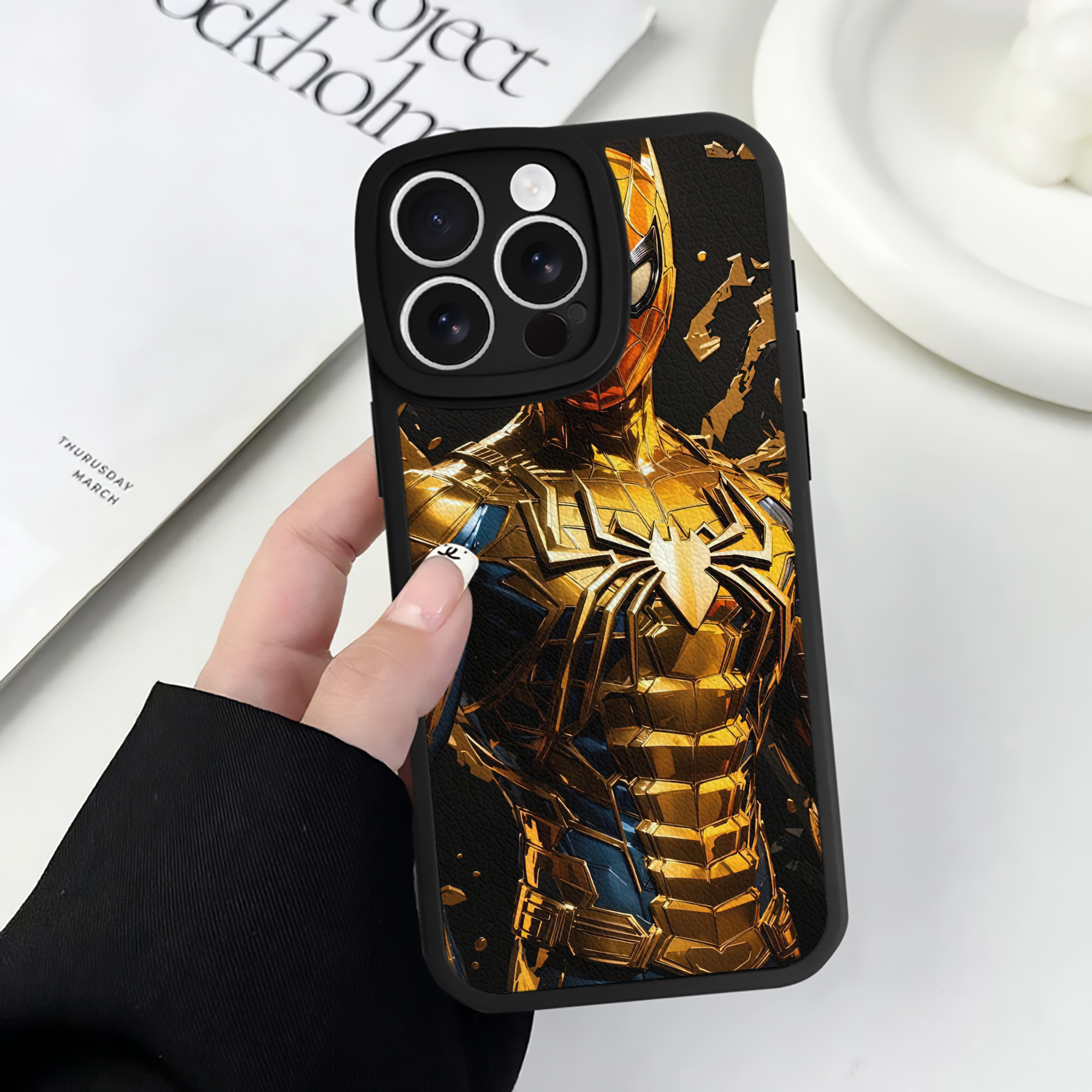 Spider Man スパイダーマン 【iPhone 16シリーズ対応】シリコンスマホケース（レザー調） 材質：シリコン